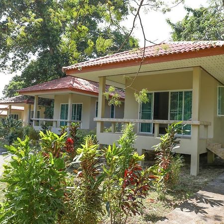 Baansukjai Bungalows Ranong Ngoại thất bức ảnh