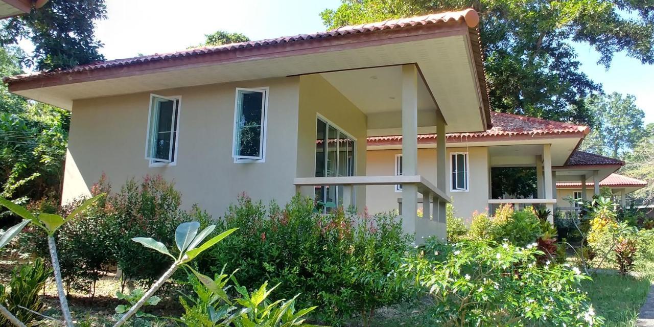 Baansukjai Bungalows Ranong Ngoại thất bức ảnh
