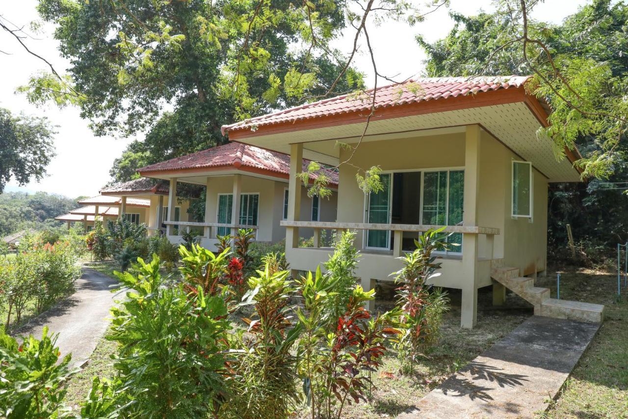 Baansukjai Bungalows Ranong Ngoại thất bức ảnh