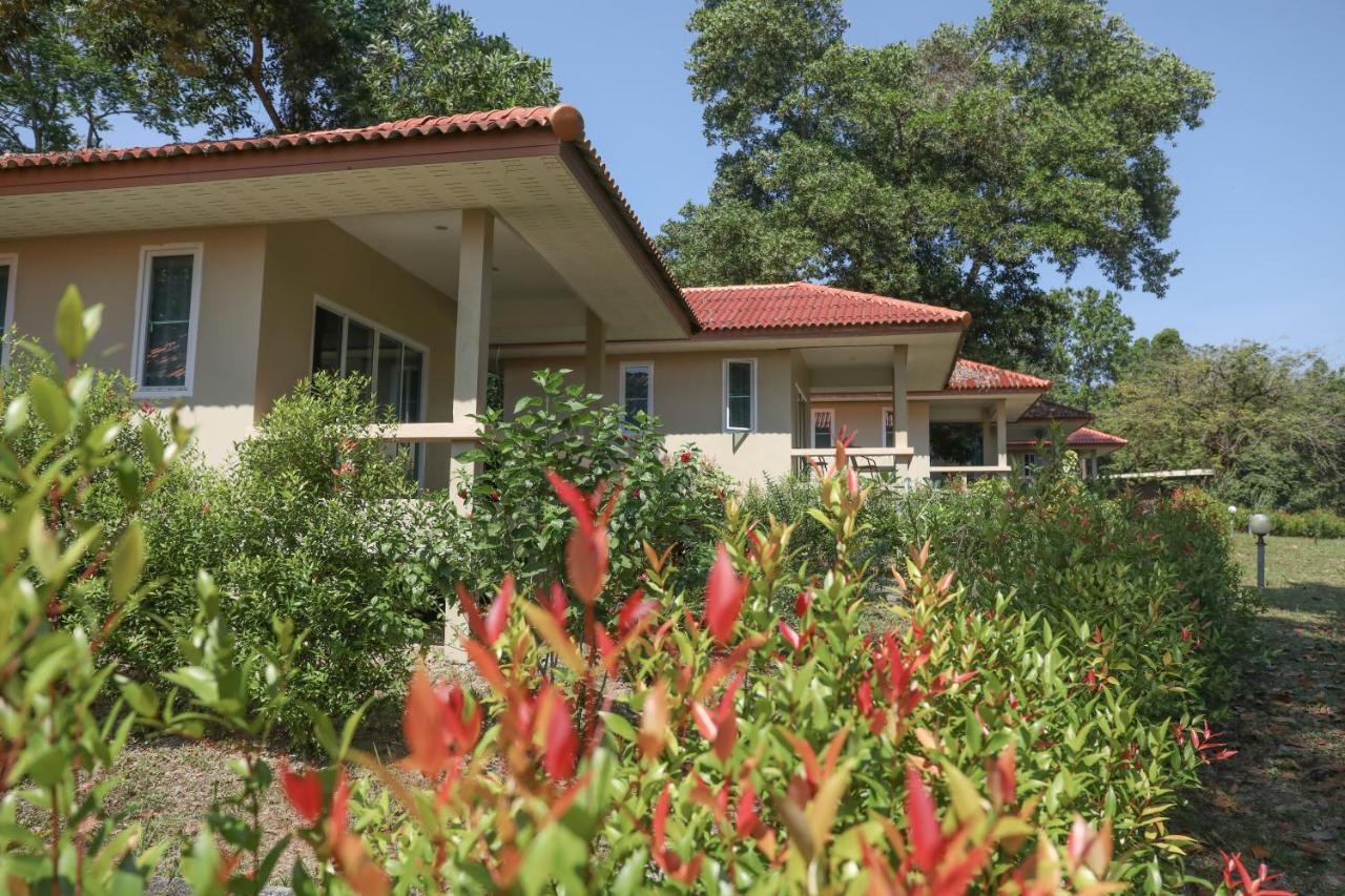 Baansukjai Bungalows Ranong Ngoại thất bức ảnh