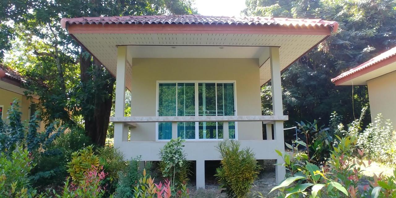 Baansukjai Bungalows Ranong Ngoại thất bức ảnh