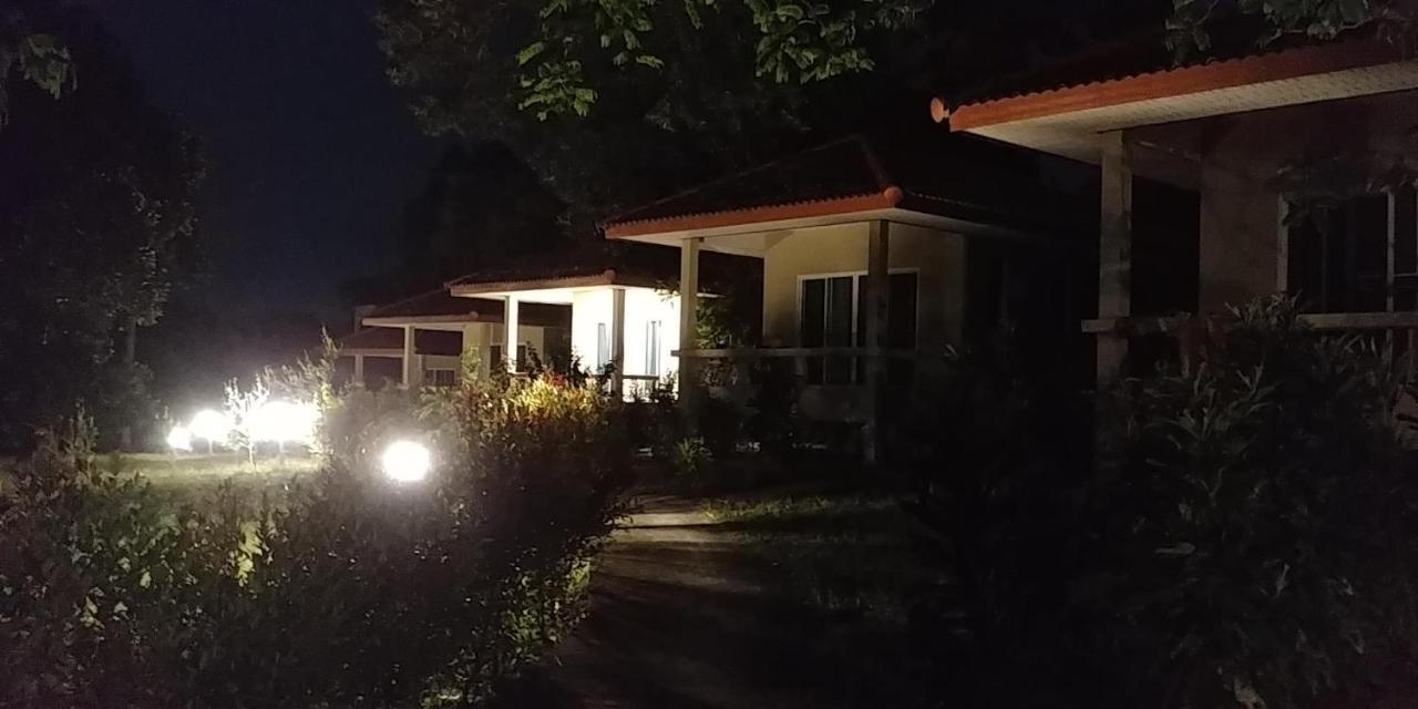 Baansukjai Bungalows Ranong Ngoại thất bức ảnh